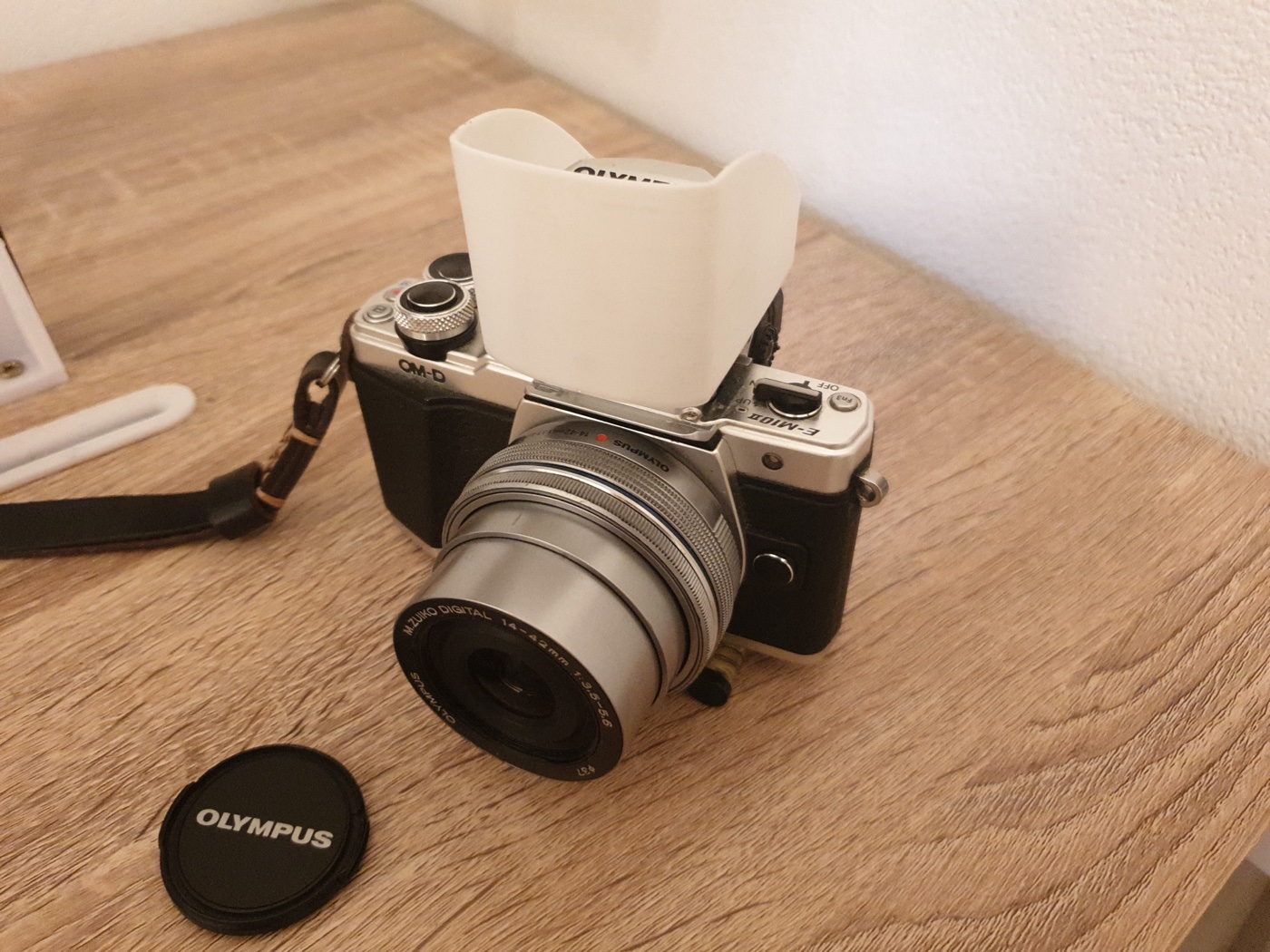 Olympus OM-D Açılır Flaş Difüzörü (Flaş Ayağına Kayarak Takılır) görsel 1