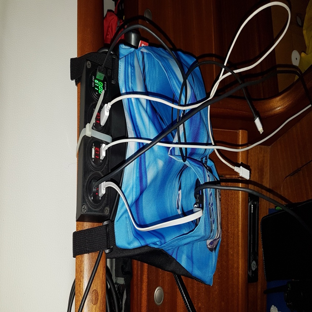 Yelkenli Tekne Icin Coklu USB Sarj Paneli Govdesi görsel 2