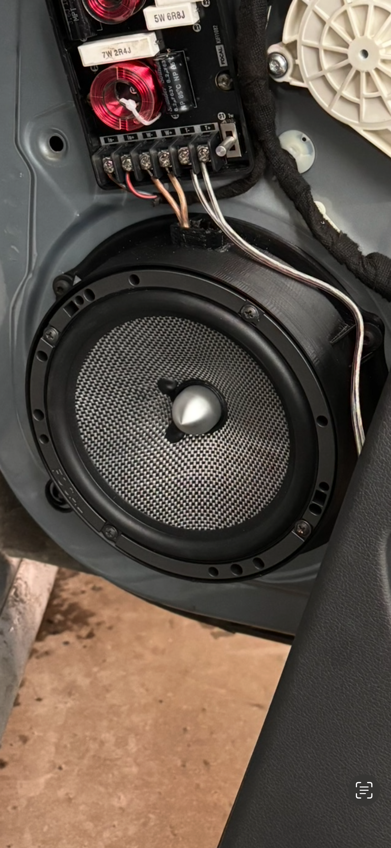Audi A4 B8/B9 Arka Hoparlör Adaptörü