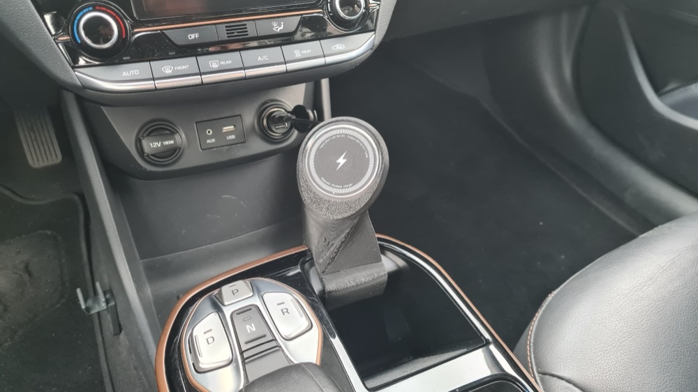 Hyundai Ioniq Orta Konsol Mıknatıslı Telefon Braketi görsel 3