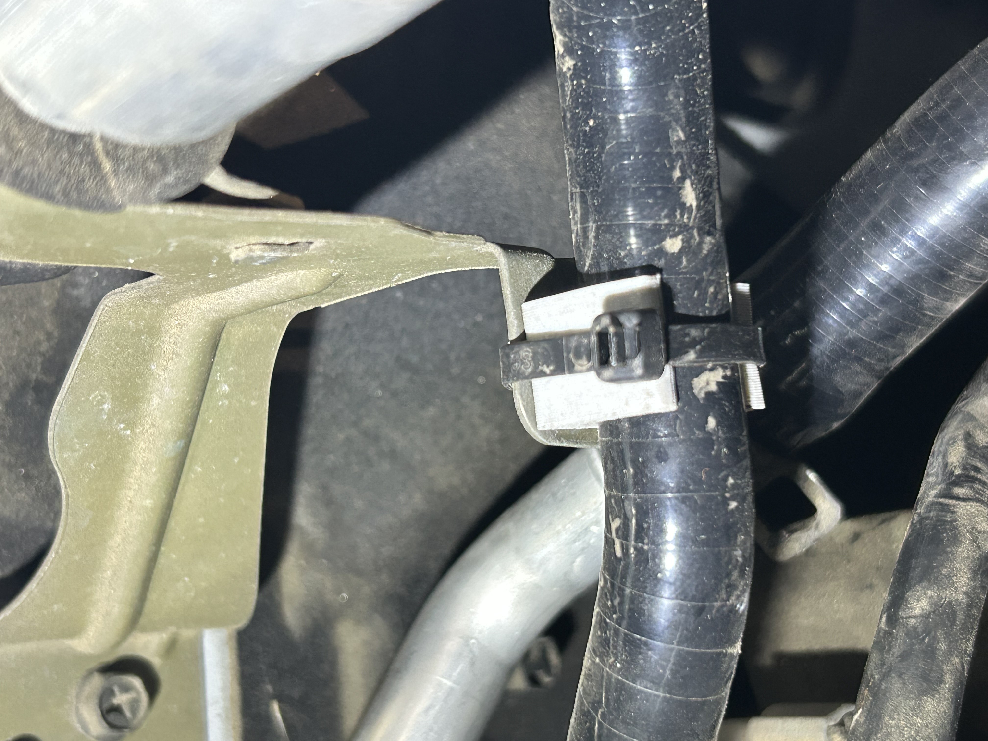 Nissan Frontier/Xterra Fren Güçlendirici Hortum Klipsi