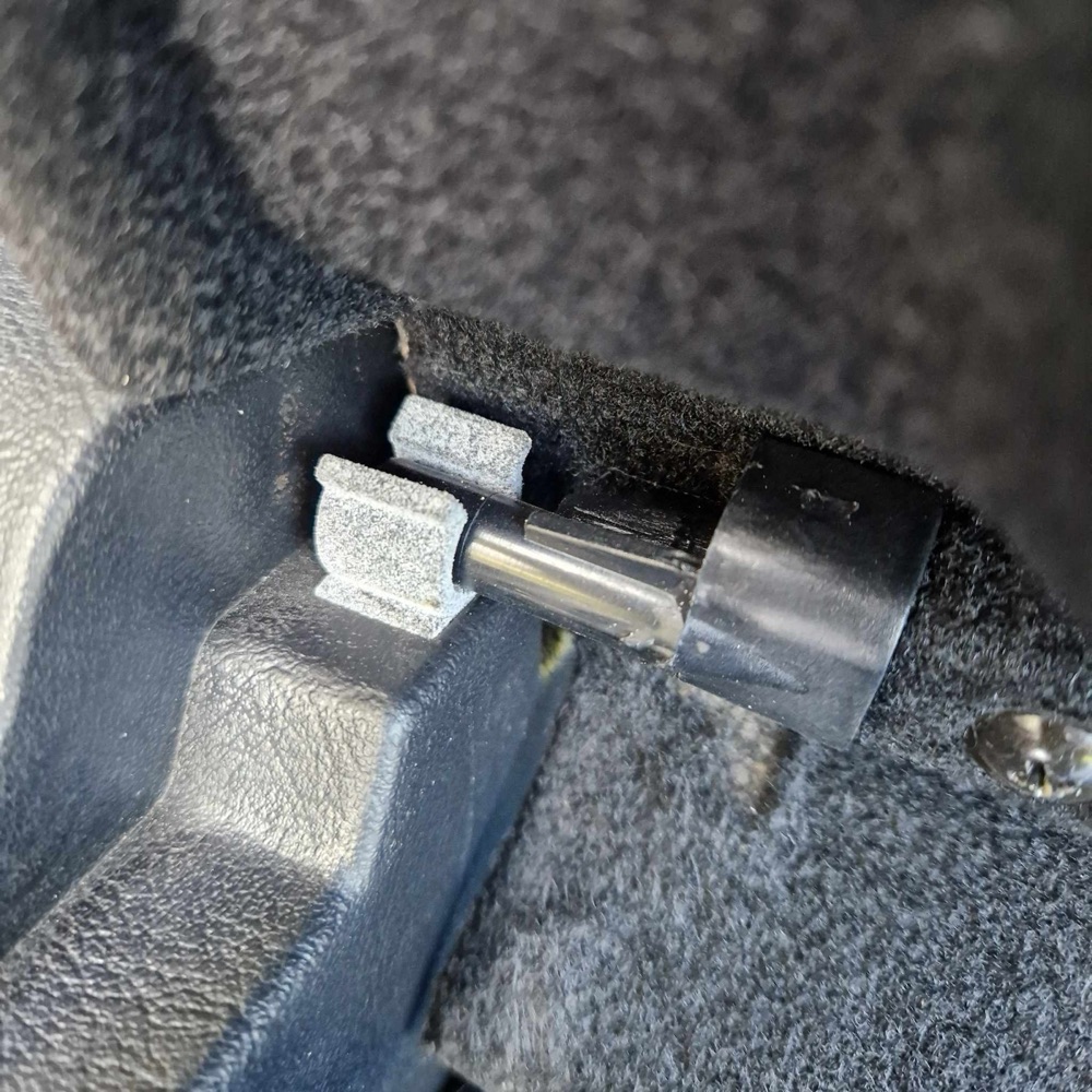 Hyundai Coupe / Tiburon / Tuscani Şase (Parsel) Rafı Klipsi