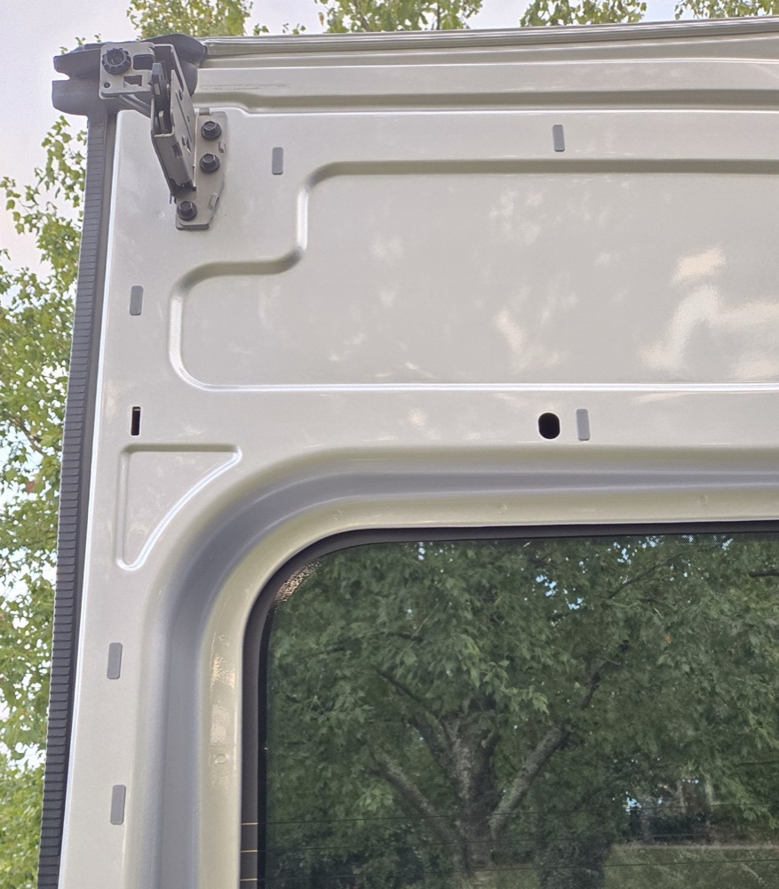 Ford Transit Arka Kapı Delik Körükleyici Plugleri