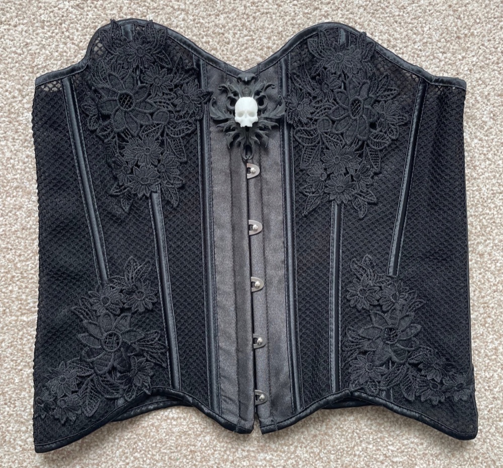Süslü Kurukafa Broş (Düz Arkalı, Gotik Desenli) görsel 3