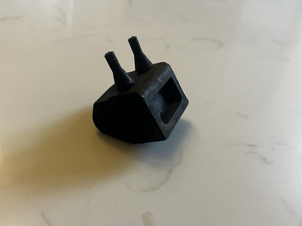 Ford Corsair V4 Kaput Lastik Takozu görsel 5