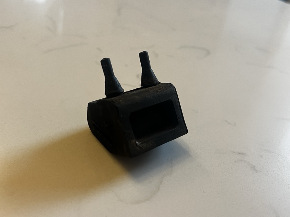 Ford Corsair V4 Kaput Lastik Takozu görsel 6