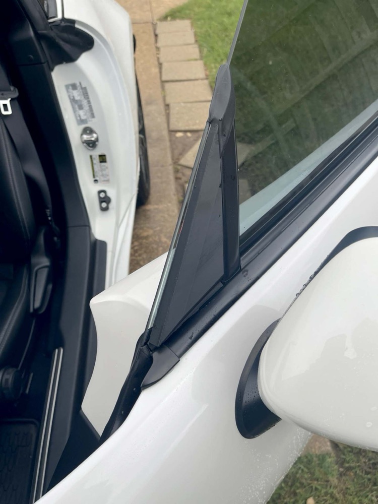 Mazda Miata ND A-Sütunu Rüzgar Gürültüsü Azaltıcı görsel 2