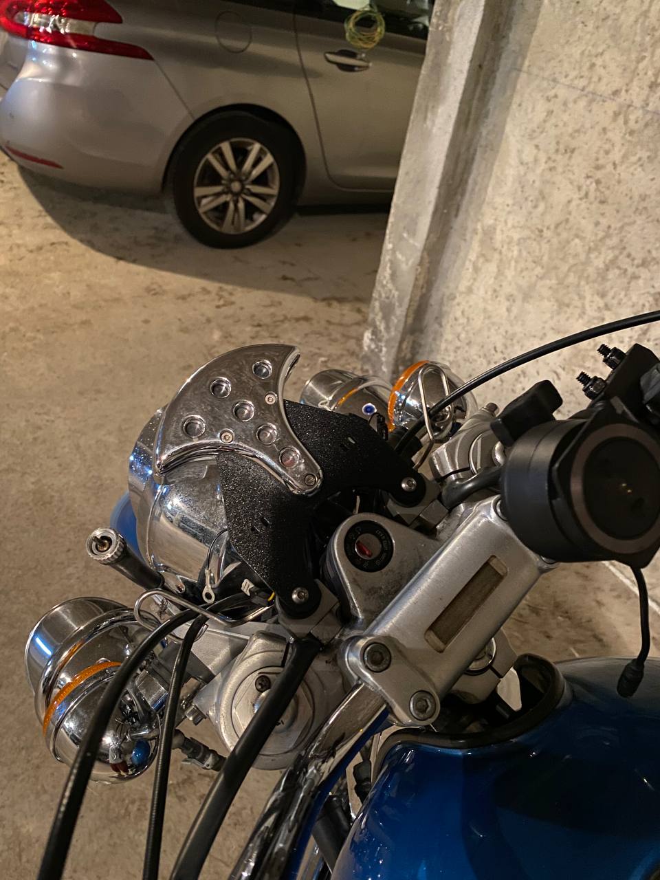 Moto Guzzi 1100 EV Gösterge Işığı Montaj Plakası