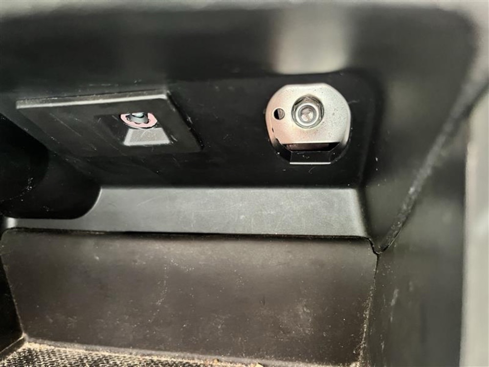 Subaru Forester Saklama Gözü USB Braketi (2009-2013) görsel 2