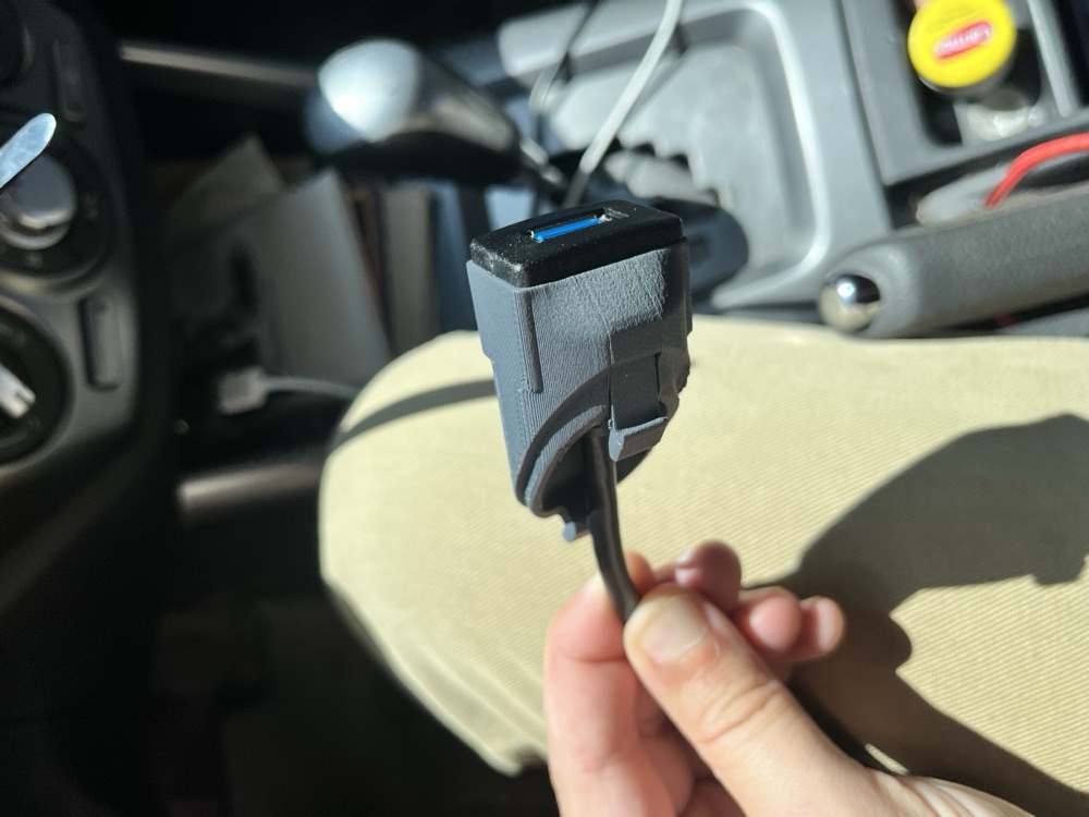 Subaru Forester Saklama Gözü USB Braketi (2009-2013) görsel 3