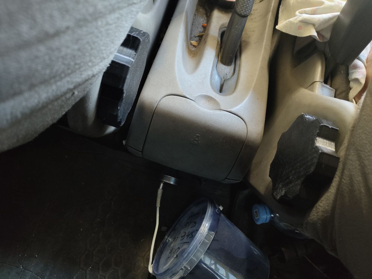 Nissan Almera Koltuk Sırtlığı Katlama Kolu görsel 3
