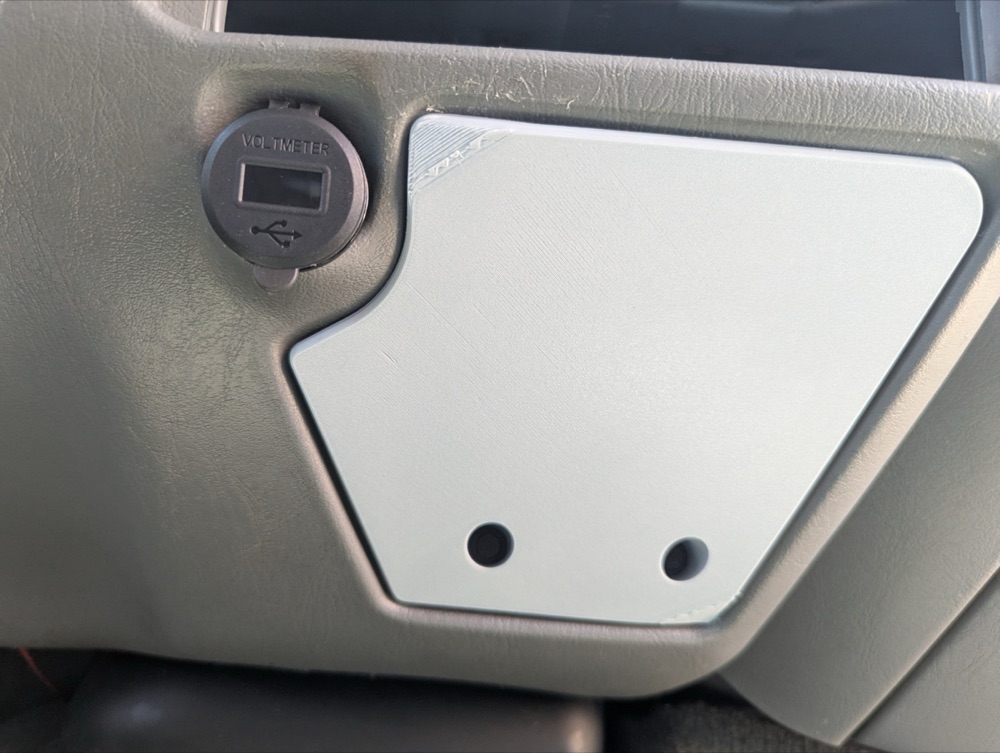 Ford Excursion/SuperDuty bagaj kanca kapagi ve Yaesu FTM montaj aparati görsel 4