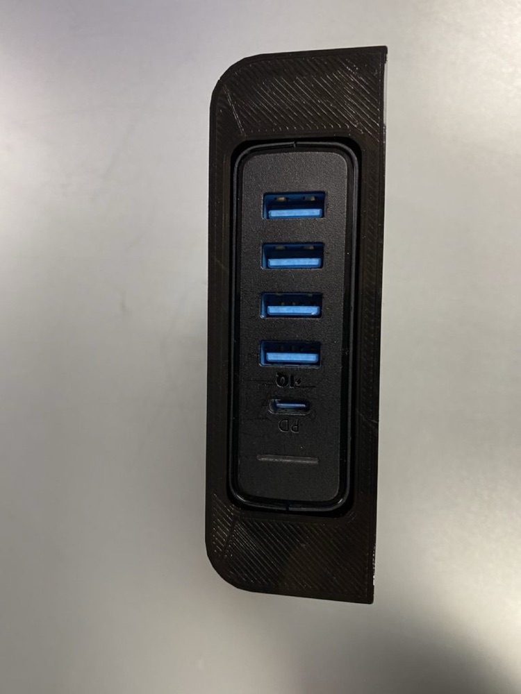 Anker PowerPort A2056 Masa Altı Montajı görsel 2