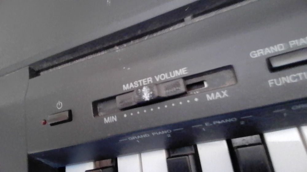 Yamaha P-35 Ses Sürgü Düğmesi