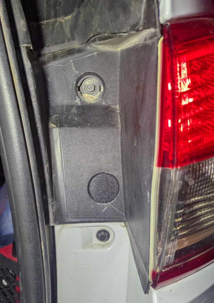 Ford Kuga Arka Lamba Tapası