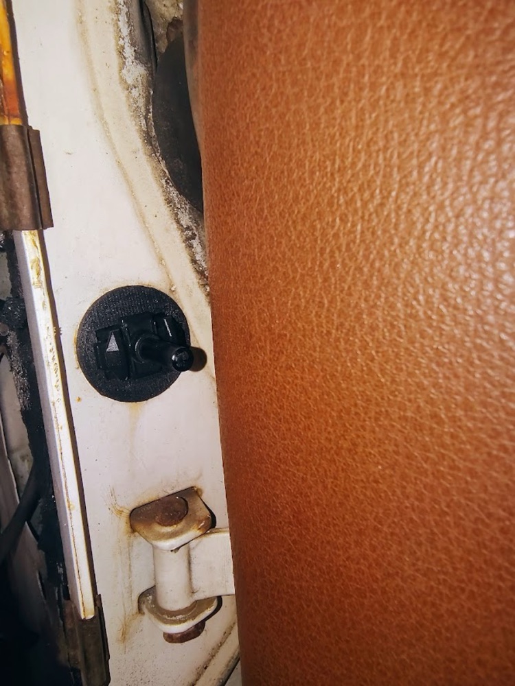Erken Dönem Mercedes-Benz (W114/W115) Kapı Anahtarı Switch Adaptörü