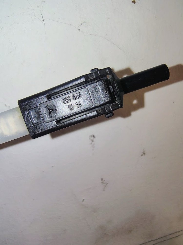 Erken Dönem Mercedes-Benz (W114/W115) Kapı Anahtarı Switch Adaptörü görsel 2