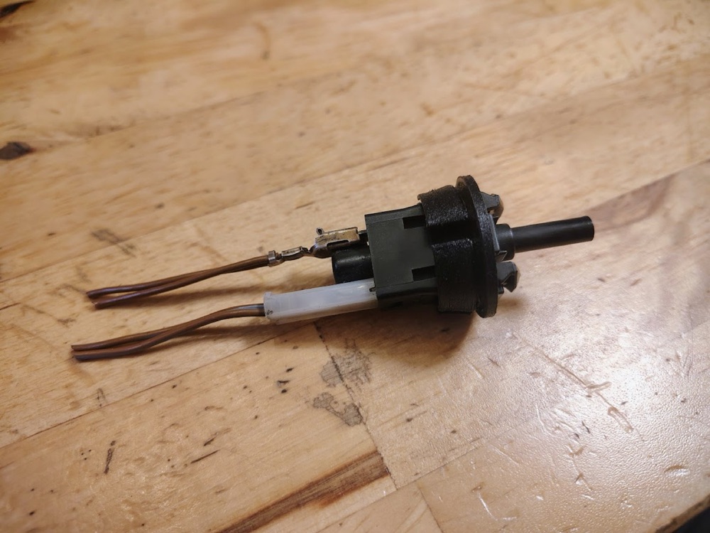 Erken Dönem Mercedes-Benz (W114/W115) Kapı Anahtarı Switch Adaptörü görsel 3