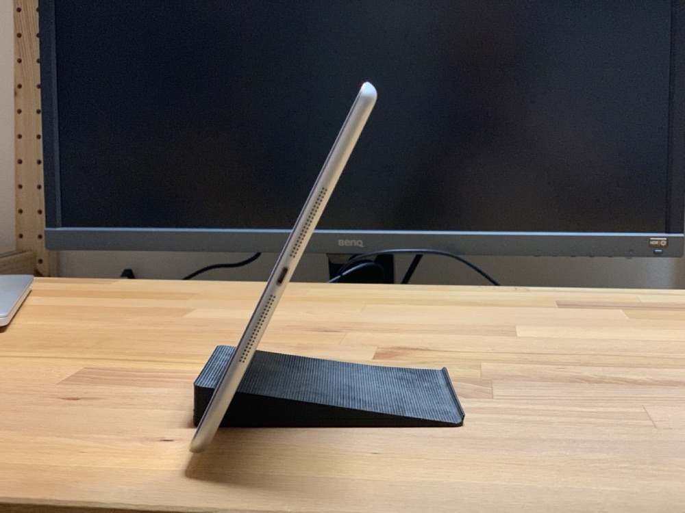 İnce Tablet Standı (Eğimli Yaslanma Yüzeyli) görsel 2