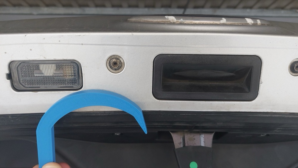 Ford Kuga MK1 Bagaj Kapağı Açma Düğmesi Sökme Aparatı