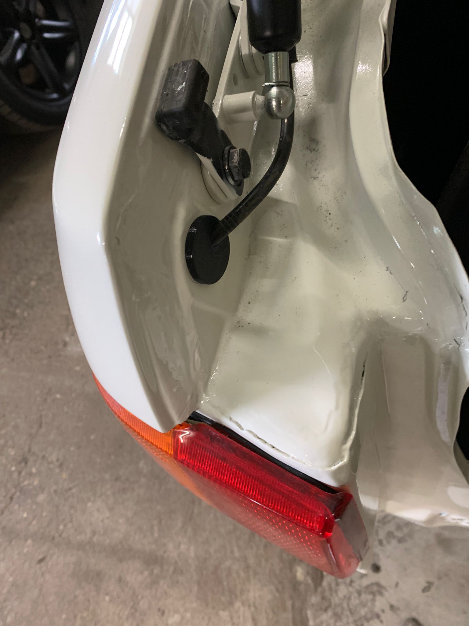 Audi 80 Bagaj Kablo Kanalı