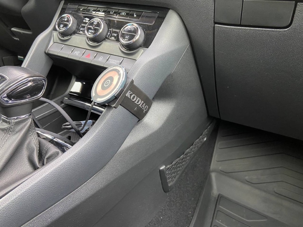 Skoda Kodiaq Telefon Tutucu Plakası