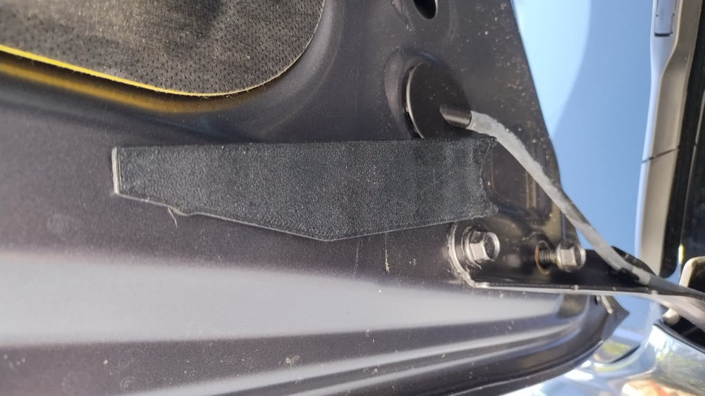 Lexus UX Kaput Gaz Amortisörü Braket Shimi görsel 3