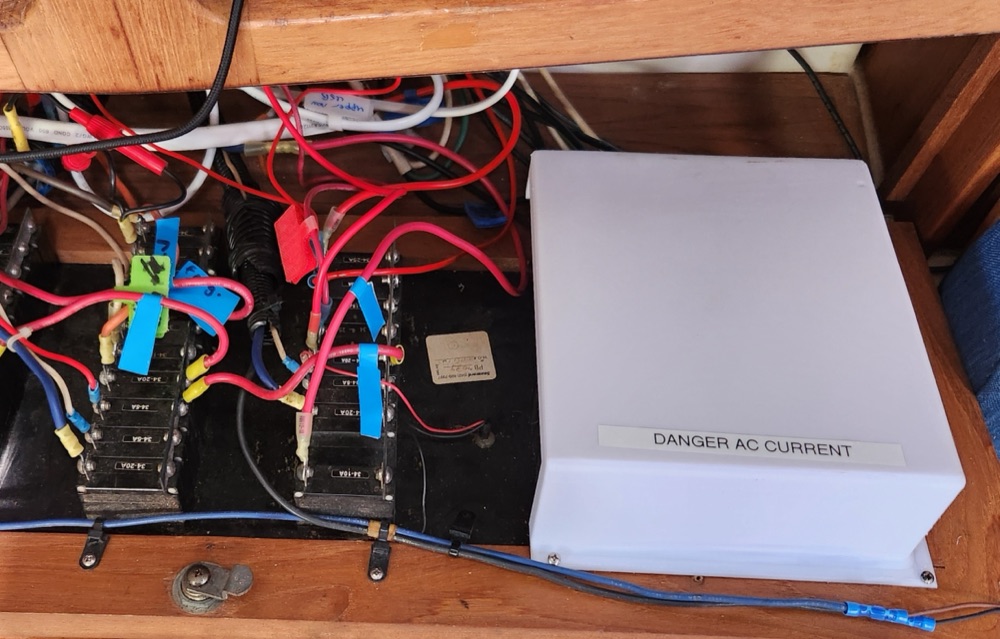 Yelkenli AC Elektrik Panosu Icin Izolasyon Kapagi
