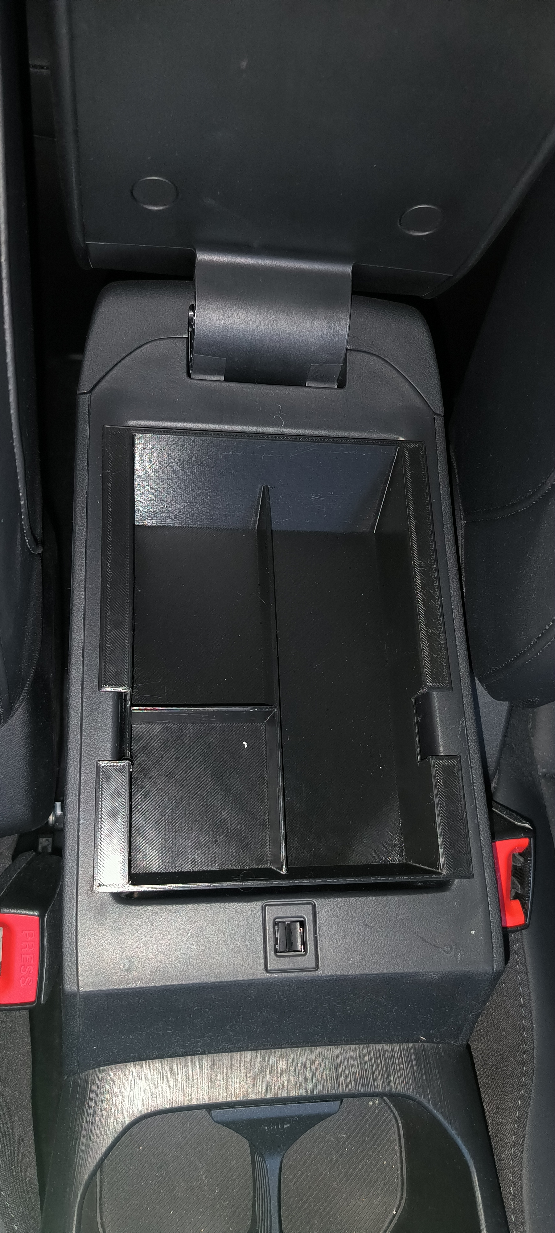 MG ZS Hybrid+ Kolçak Tepsisi görsel 4