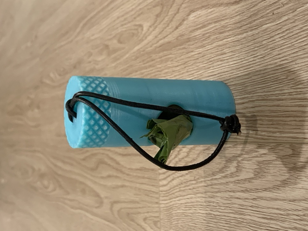 Köpek Dışkı Torbası Tutucu (Vidalı Kapaklı, İp Bağlantılı)