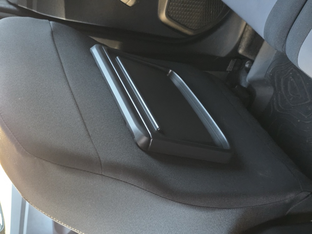 Dacia Jogger arka koltuk masa modülü