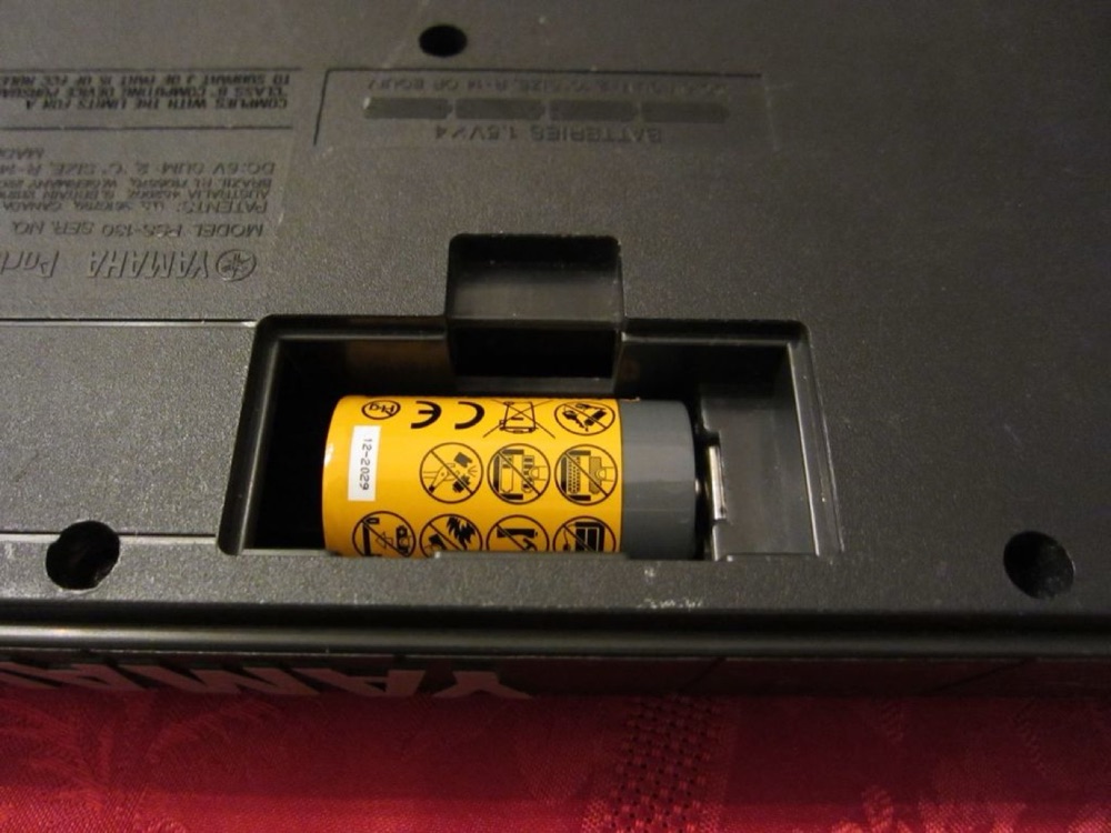Yamaha PSS-130 Klavye Pil Kapağı görsel 3