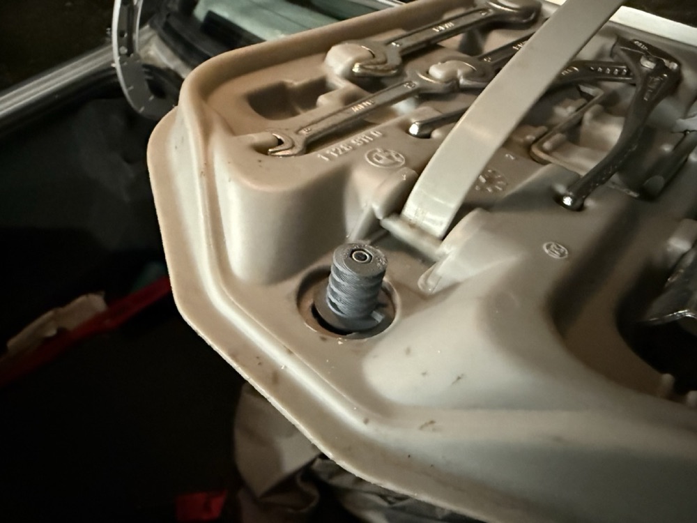 Bagaj Alet Takımı Vidası (BMW E30 Uyumlu, 71111117440 Muadili) görsel 2