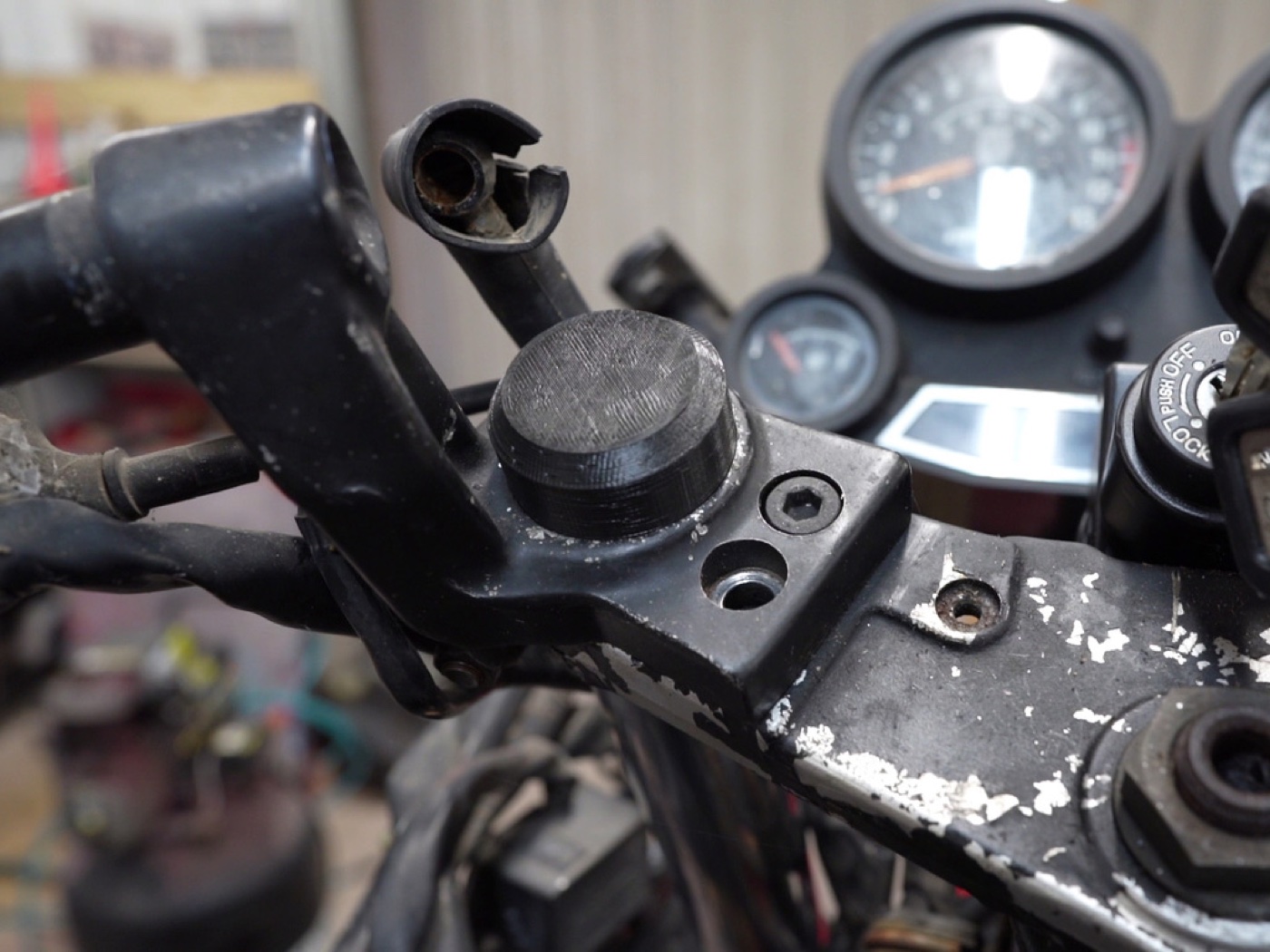 Kawasaki GPZ1000RX Amortisör Kapağı görsel 3