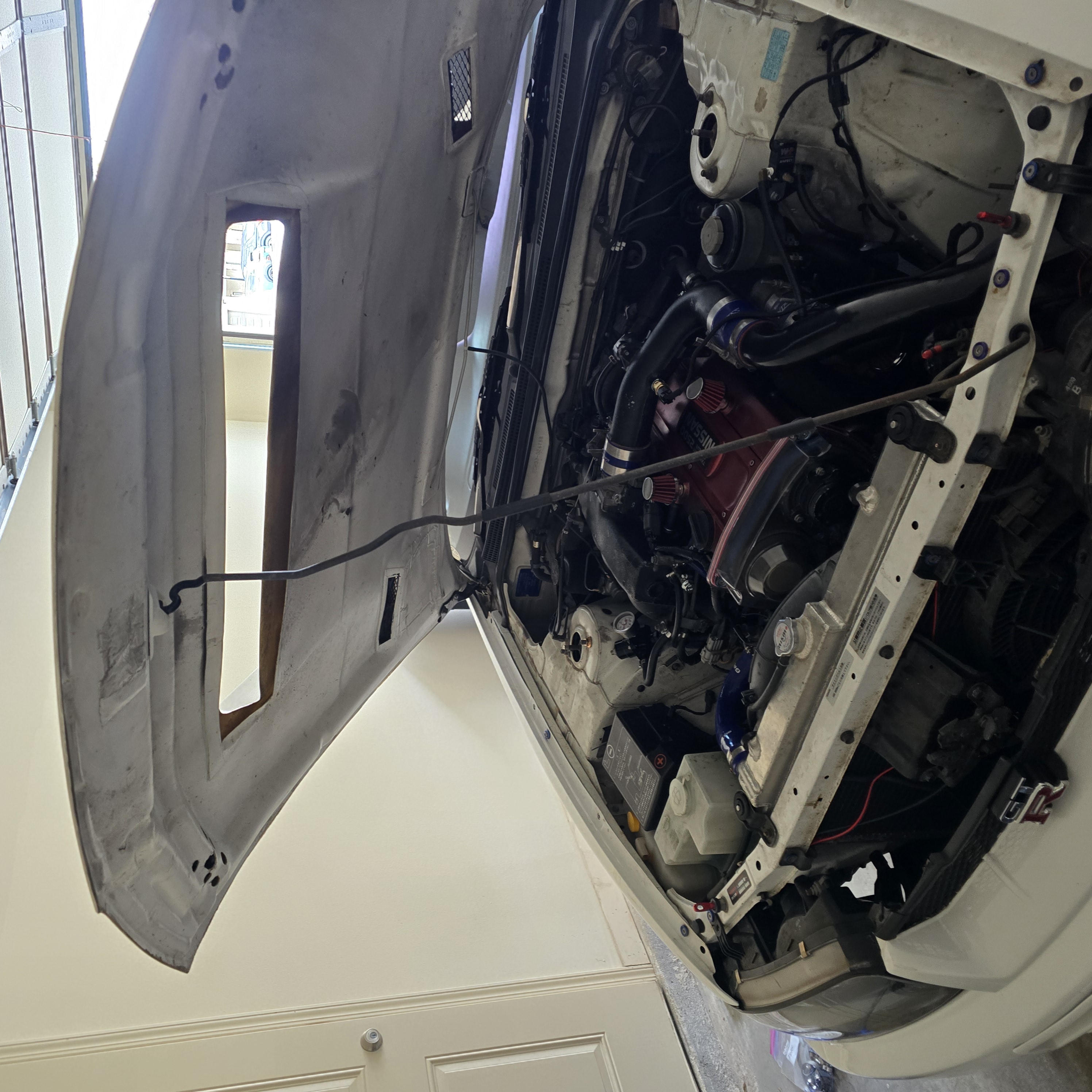 Nissan Skyline Kaput Destek Çubuğu Mesnedi