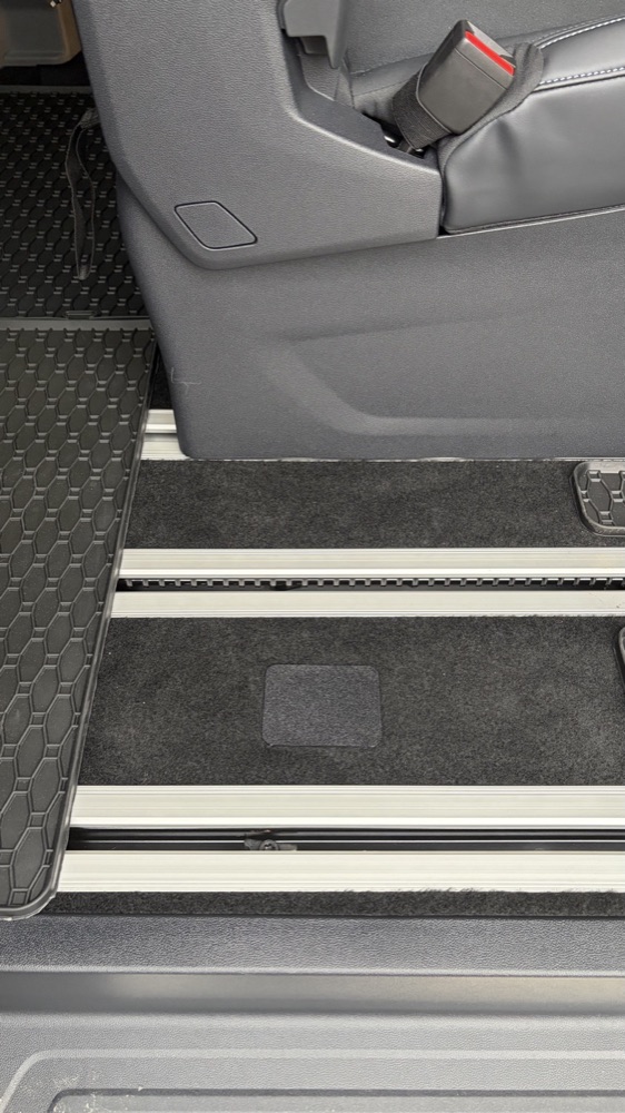 Ford Tourneo Custom Arka Koltuk Kablo Soketi Kapağı görsel 2
