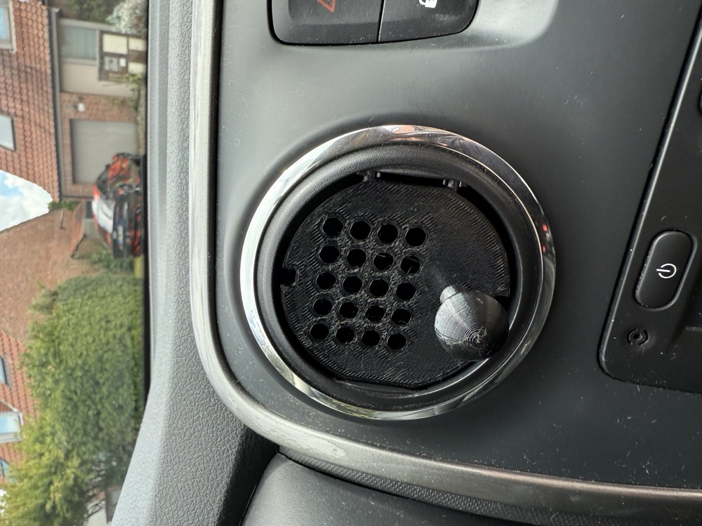 Dacia Logan telefon tutucu havalandırma aparatı