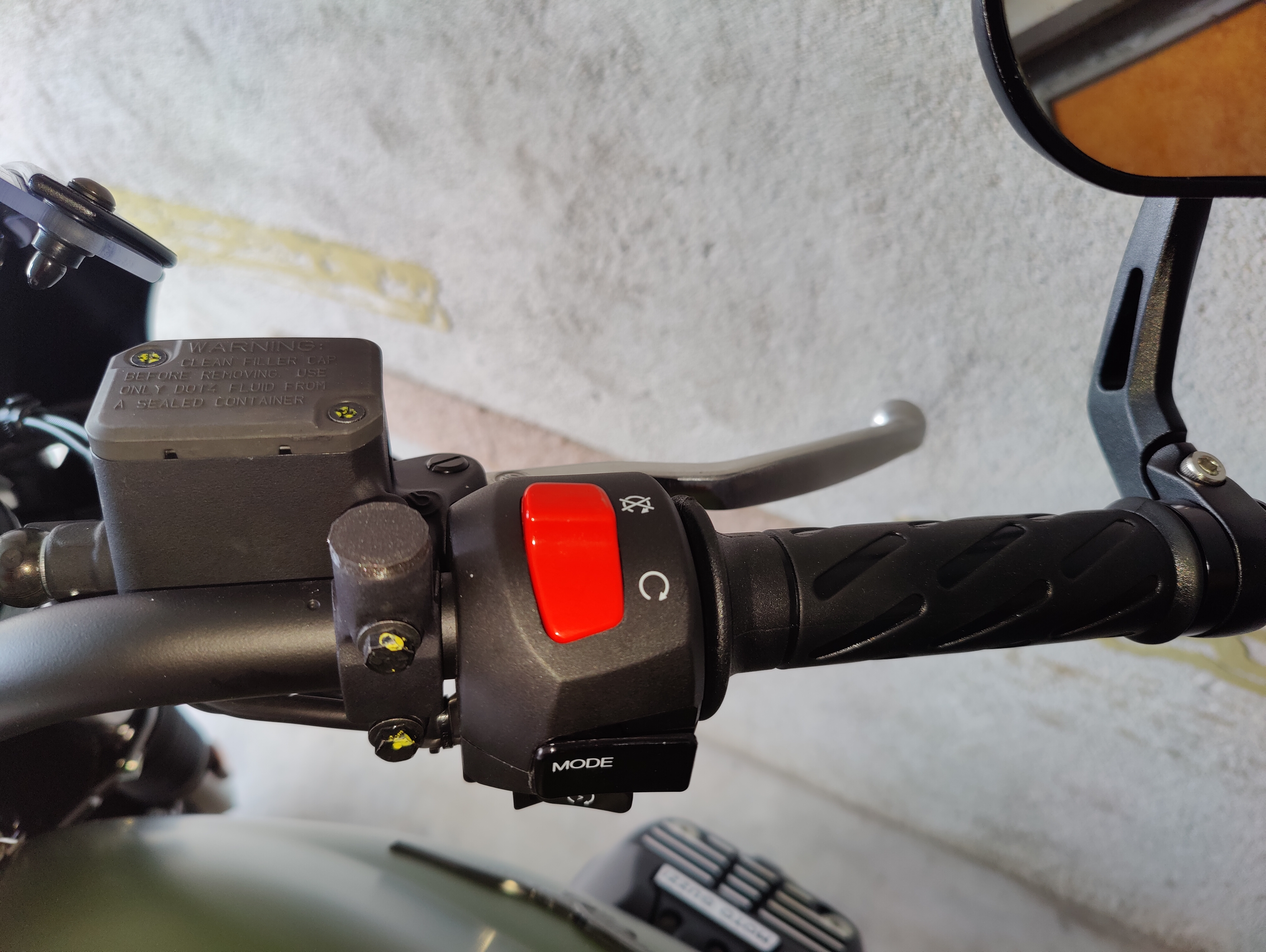 Moto Guzzi Ayna Montaj Deliği Kapağı