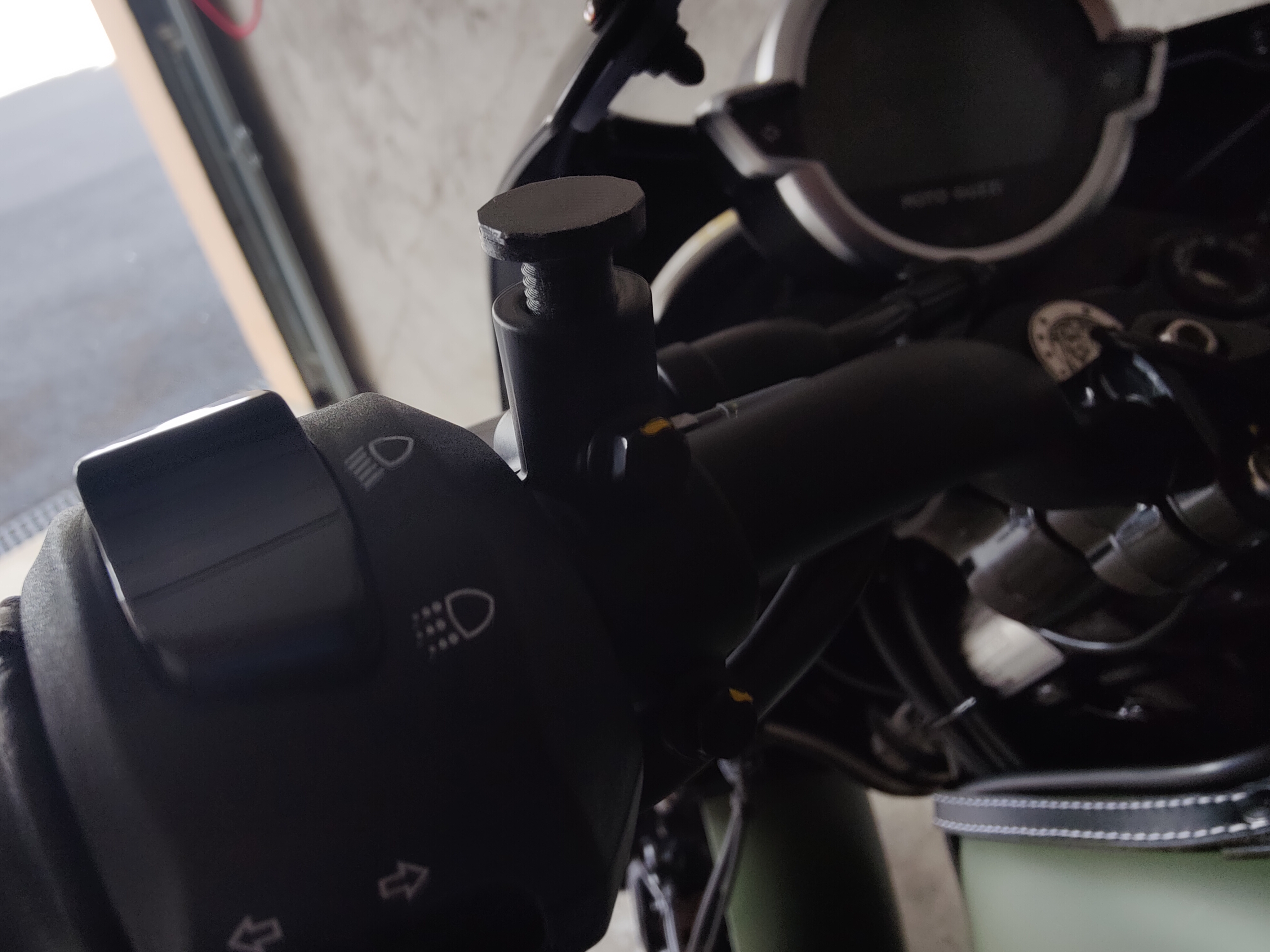 Moto Guzzi Ayna Montaj Deliği Kapağı görsel 3