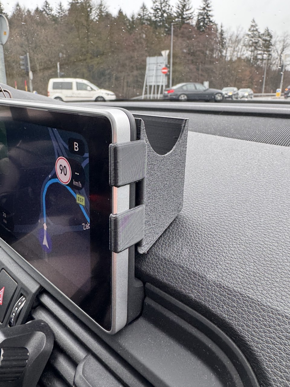 Audi Q5 FY Ekran Altı Eşya Tepsisi