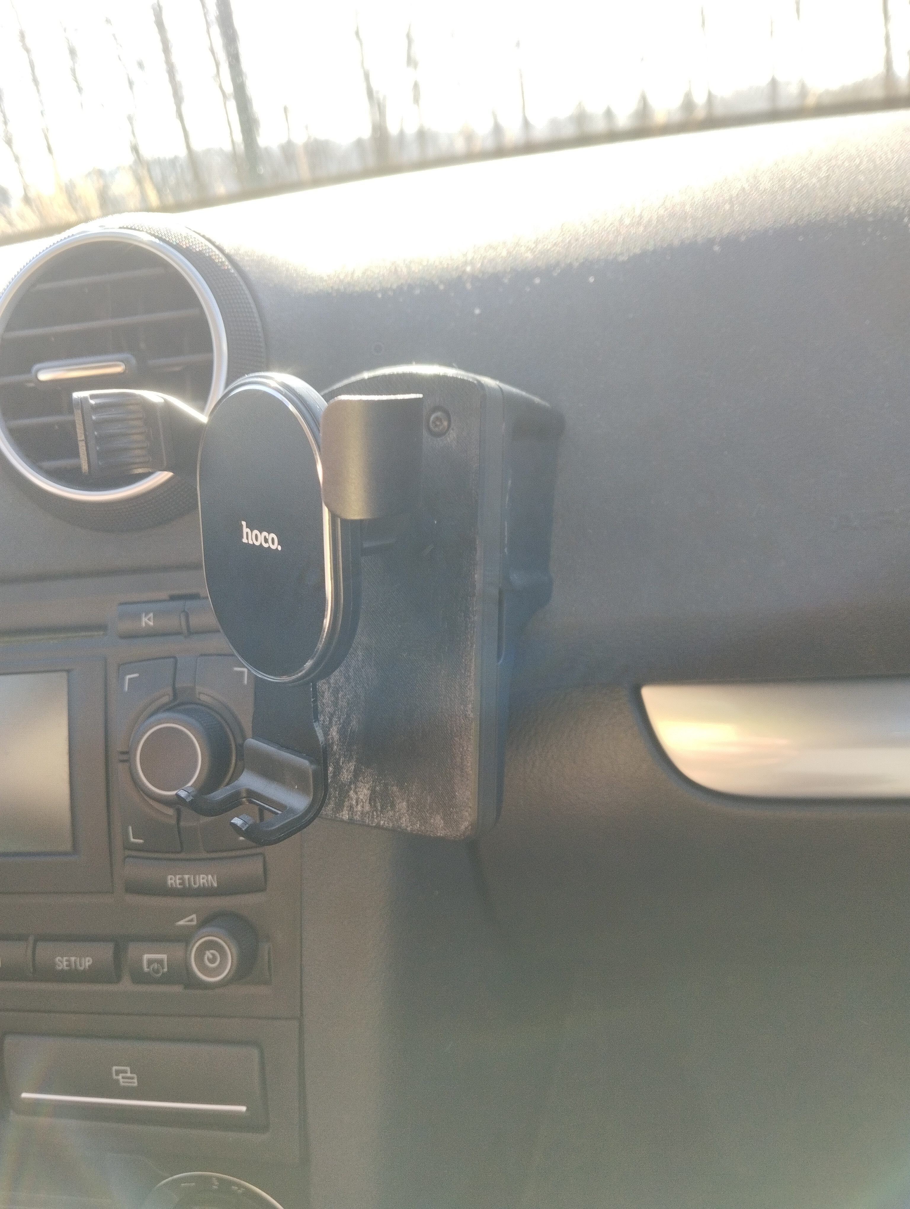 Audi A3 Manyetik Telefon Tutucusu