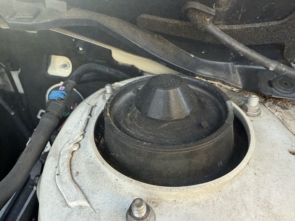 Subaru Amortisör Kulesi Toz Kapağı (Ayarlı Süspansiyon)