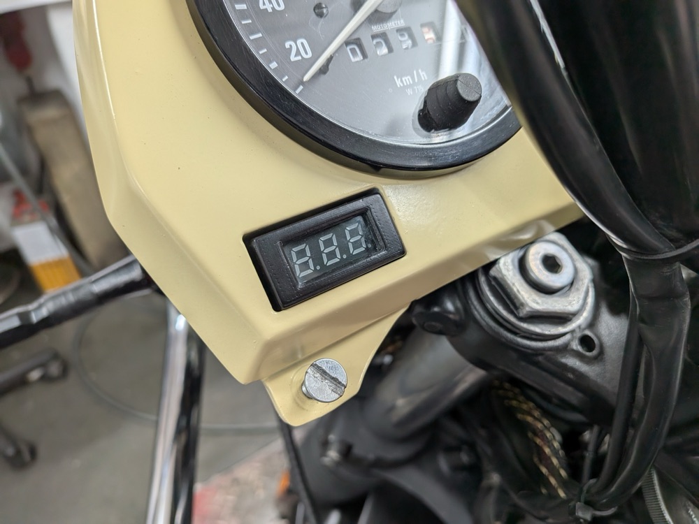 Voltmetre Yuvası (BMW R 100 / 80 GS Uyumlu)