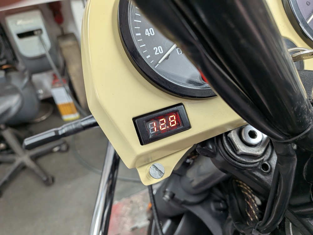 Voltmetre Yuvası (BMW R 100 / 80 GS Uyumlu) görsel 2