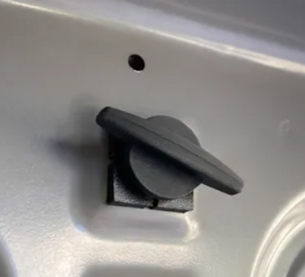 Bagaj Alet Kutusu Somunu (BMW E39 / E60 / E38 Uyumlu, 71111179444 Muadili)