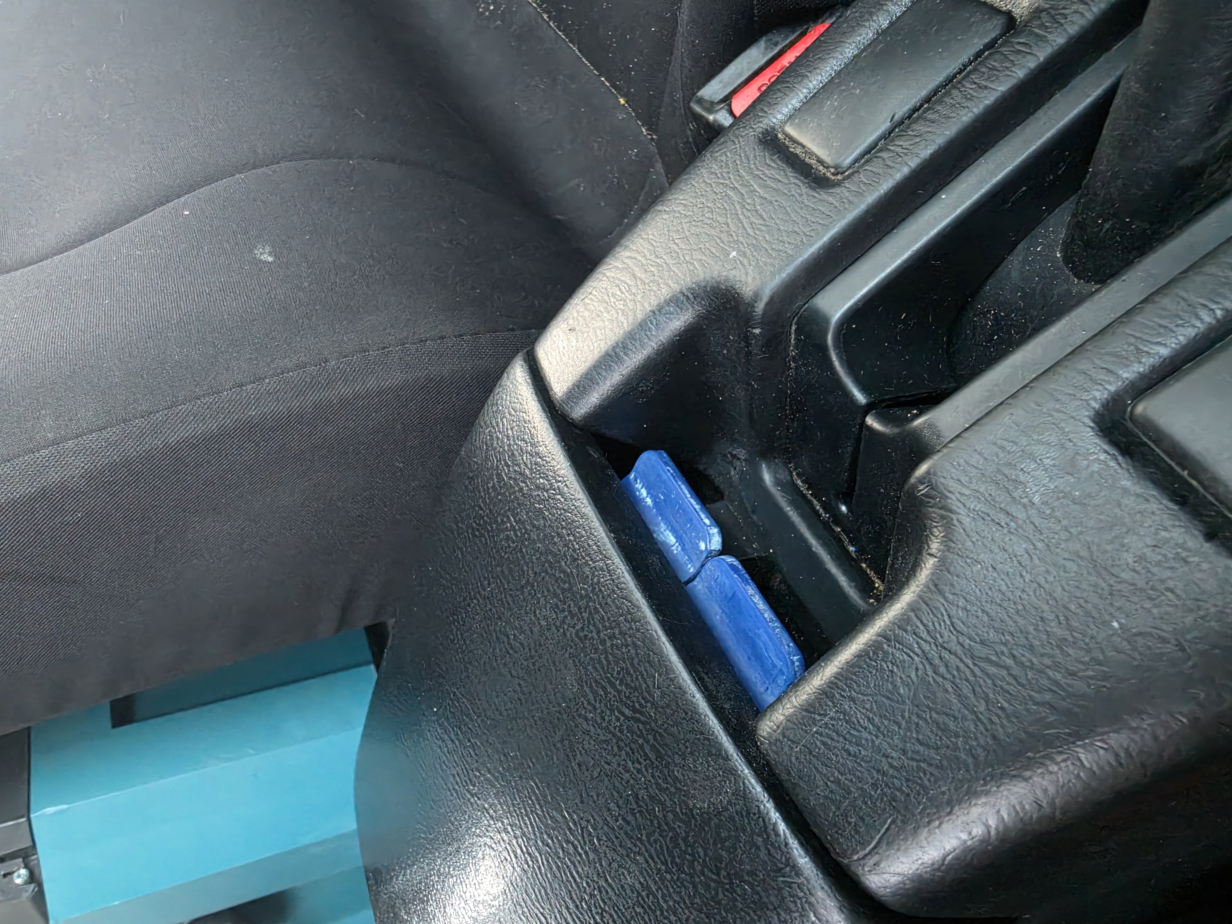 Nissan Navara D22 Orta Konsol Klipsi görsel 2