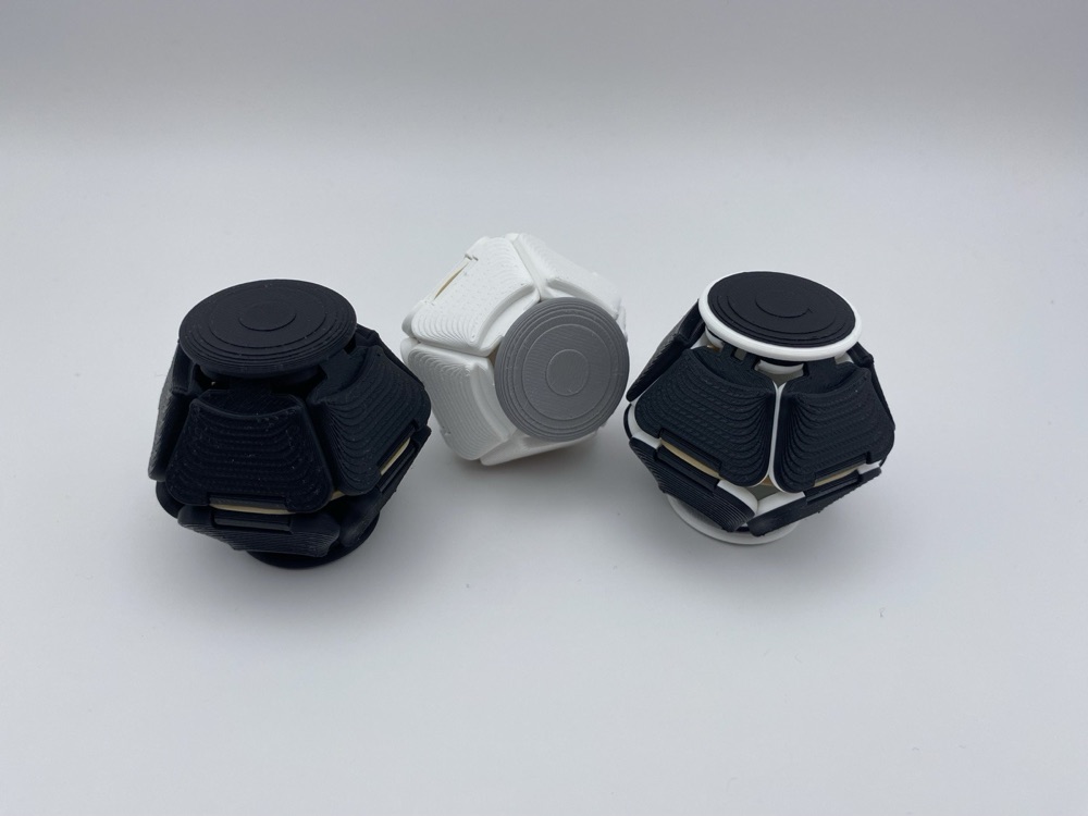 Sıkma Fidget Topu (Lastik Bantlı, İki Kapaklı, Elde Sıkılan)