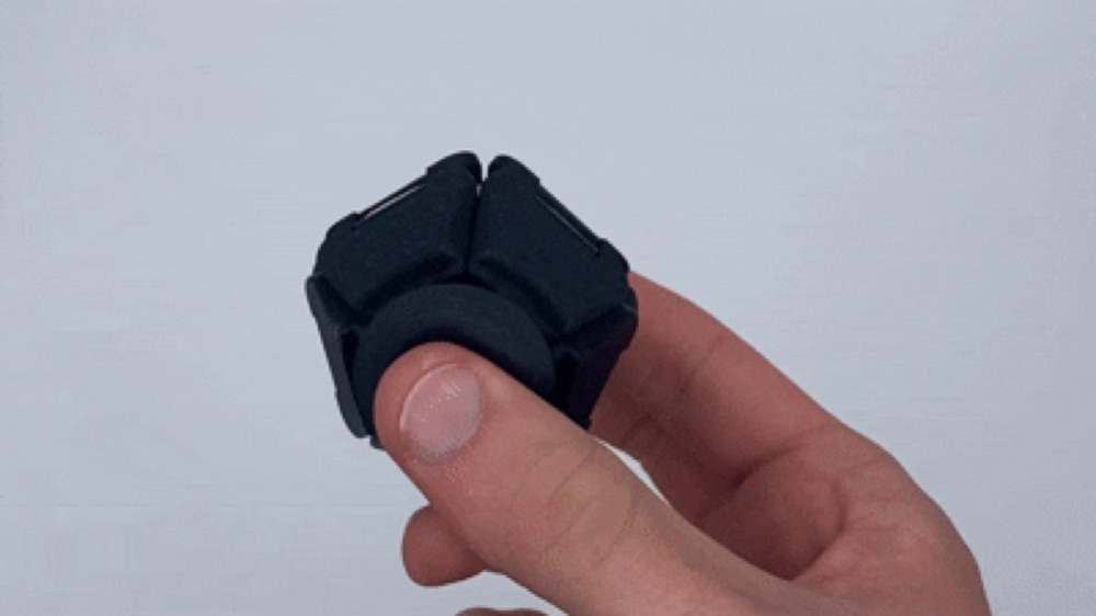 Sıkma Fidget Topu (Lastik Bantlı, İki Kapaklı, Elde Sıkılan) görsel 4