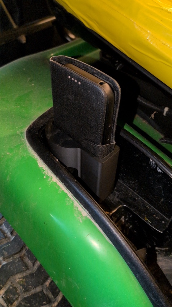 John Deere LT150 Bardaklık Telefon Tutucusu görsel 2
