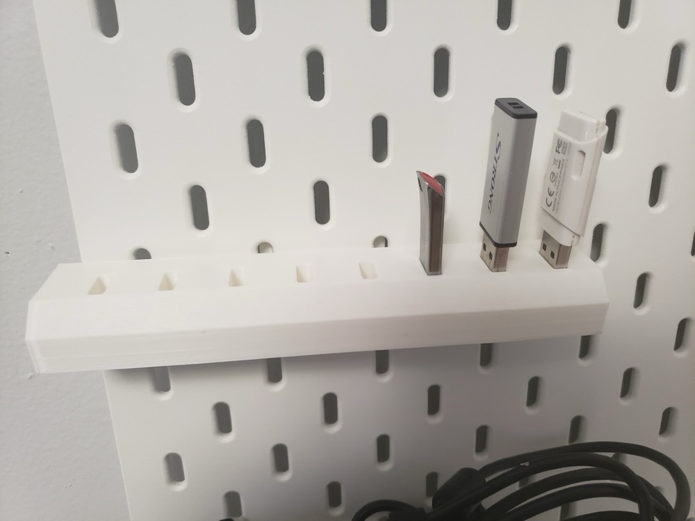 IKEA Skadis USB Tutucu